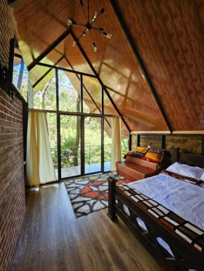 Ecoglamping entre árboles